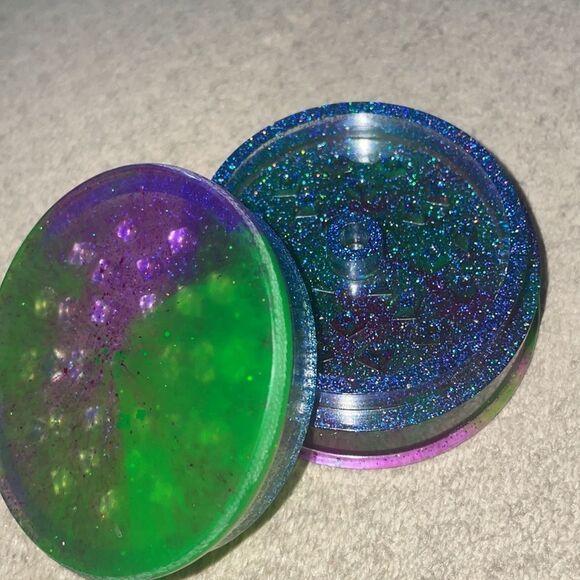 Handmade epoxy resin grinder - Picture 3 of 6